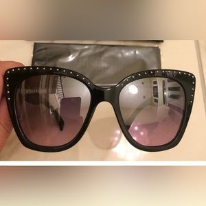 Authentic Moschino show stopper sunglasses! Retail $425. Case not included.